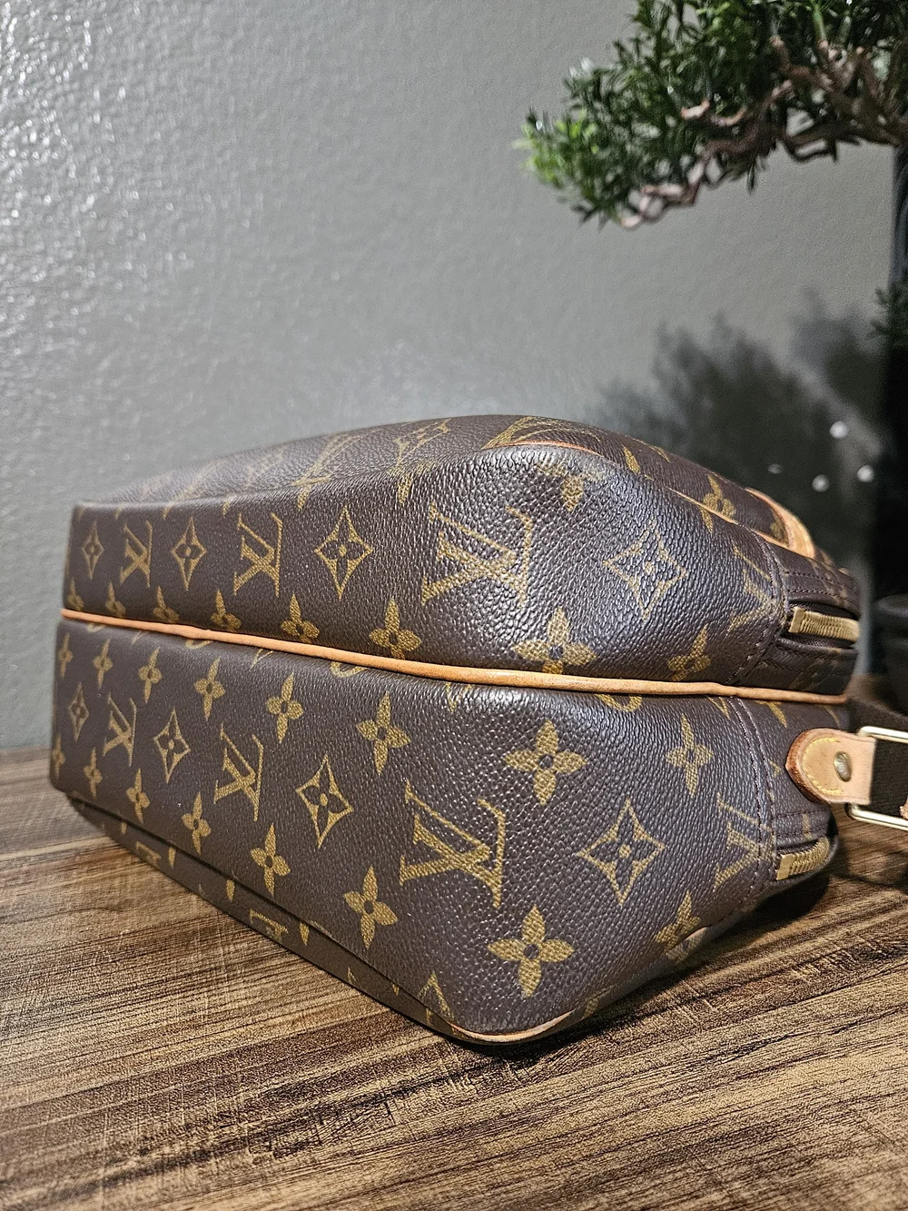 Authentic Louis Vuitton Reporter PM Crossbody Monogram Canvas
